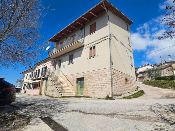 Appartamento quadrilocale in vendita in Loreto, Gubbio