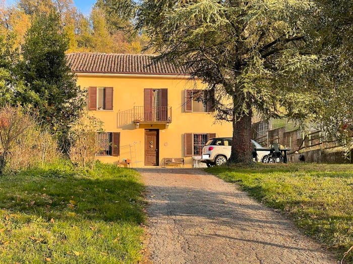 Casa con 6 locali in vendita in Regione Monforte, Canelli