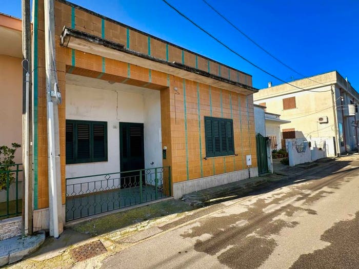 Casa con 6 locali in vendita in Via Dante Alighieri, Botrugno