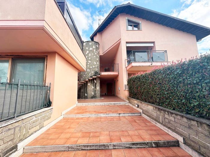 Appartamento quadrilocale in vendita in via Primo Levi, Civita Castellana