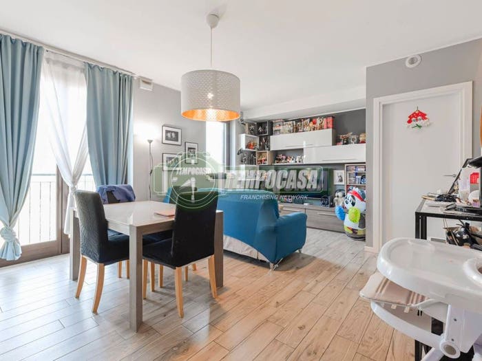 Appartamento trilocale in vendita in Via Gabriele D'Annunzio, Roncello