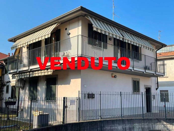 Appartamento trilocale in vendita in Centro, Caronno Pertusella