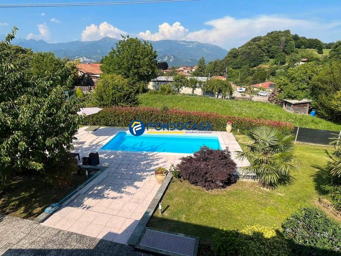 Casa con 6 locali in vendita in Località Piano, Calco