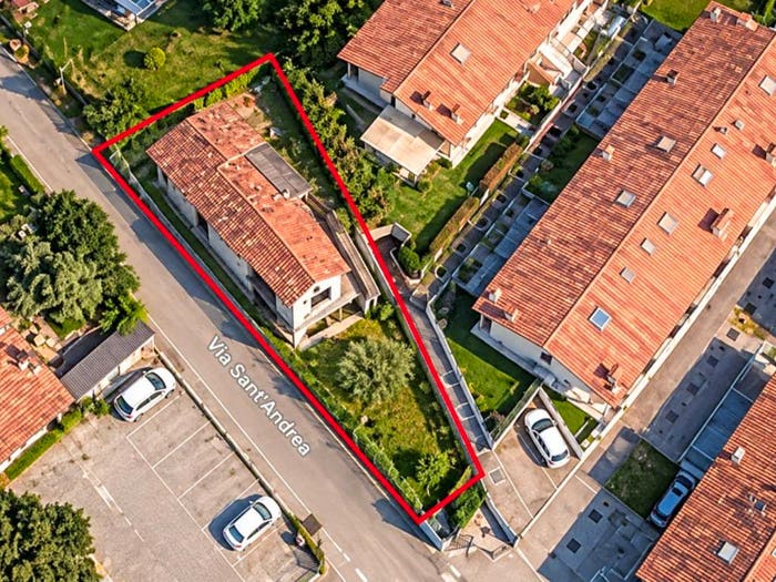 Casa quadrilocale in vendita in Via Zara, Centro, Paese