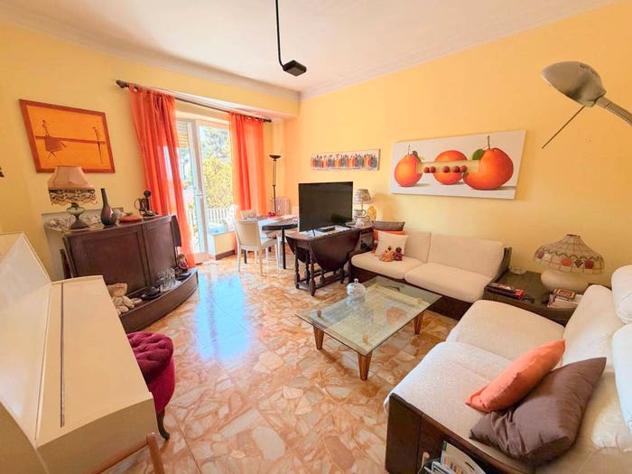 Appartamento quadrilocale in vendita in Piazza della Vittoria, Porto Maurizio, Imperia
