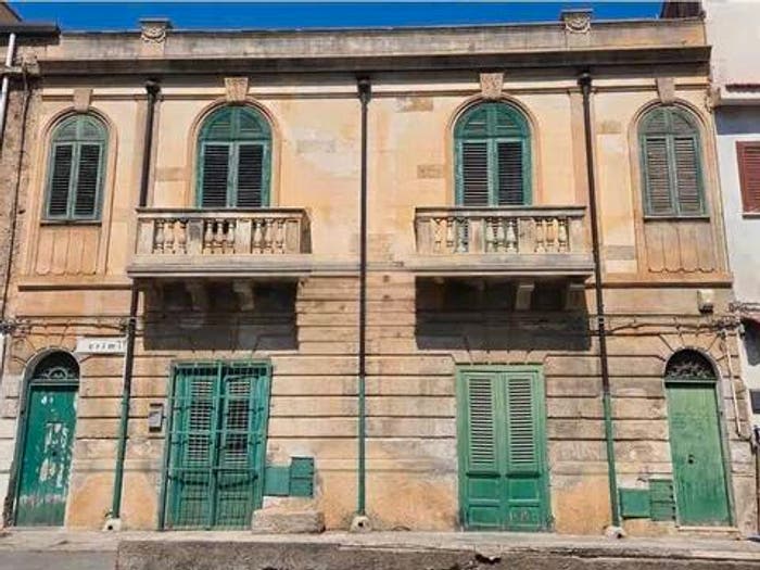 Appartamento quadrilocale in vendita in Via Crimi, Villagrazia, Palermo