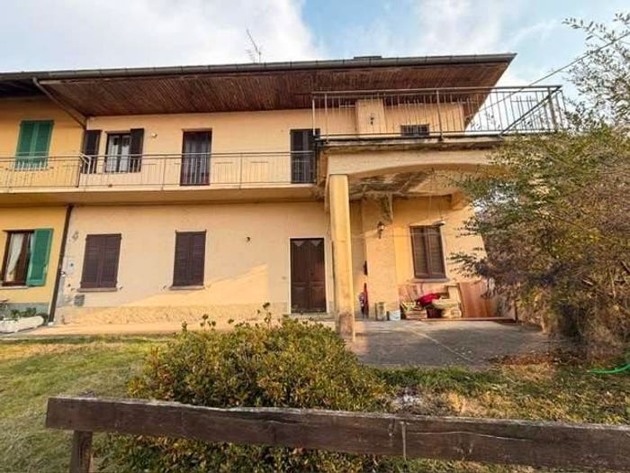 Appartamento trilocale in vendita in Via Lentate, Lentate Verbano, Sesto Calende