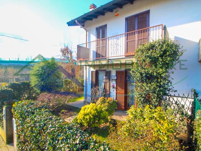 Casa quadrilocale in vendita in Via Giosuè Carducci, Besnate