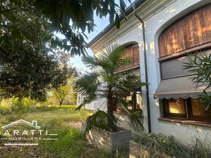 Casa con 6 locali in vendita in Borgo Virgilio