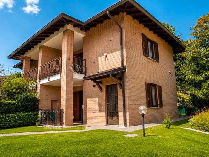 Casa quadrilocale in vendita in Via delle Ginestre, Centro, Carugo