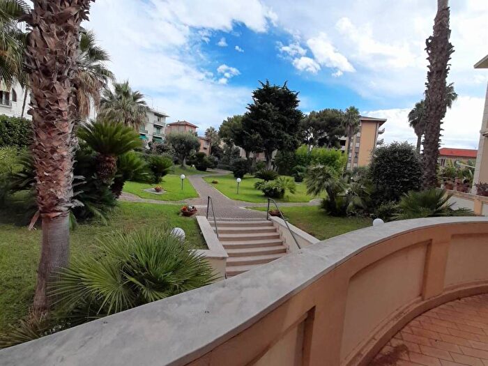Appartamento quadrilocale in vendita in Zona Collinare, Bordighera