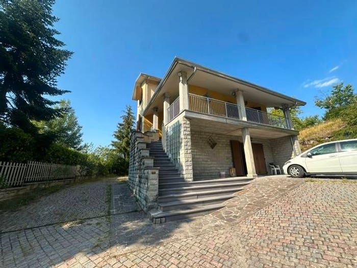 Casa con 6 locali in vendita in Via Nazionale, Loiano