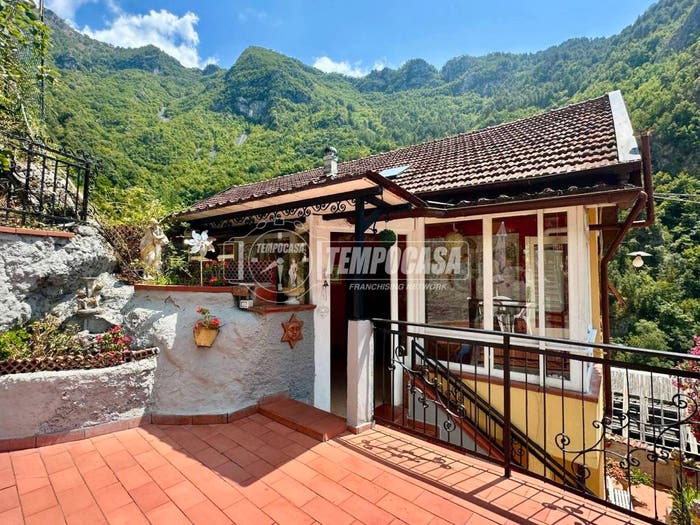 Casa quadrilocale in vendita in Viottolo delle tre casette, San Carlo Antona, Massa