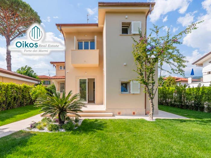 Casa con 6 locali in vendita in Via Versilia, Vittoria Apuana, Forte dei Marmi