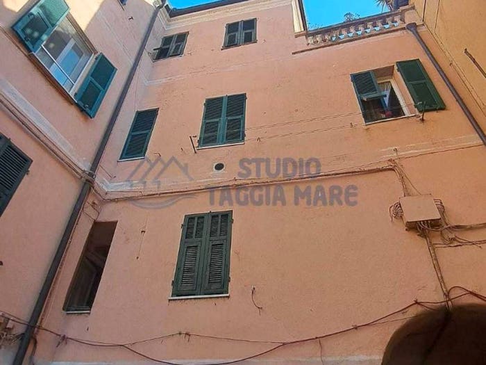 Appartamento trilocale in vendita in Via Fontana, Centro, Badalucco