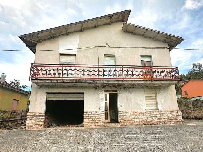 Casa con 6 locali in vendita in Via Libertà, Centro, Pietralunga