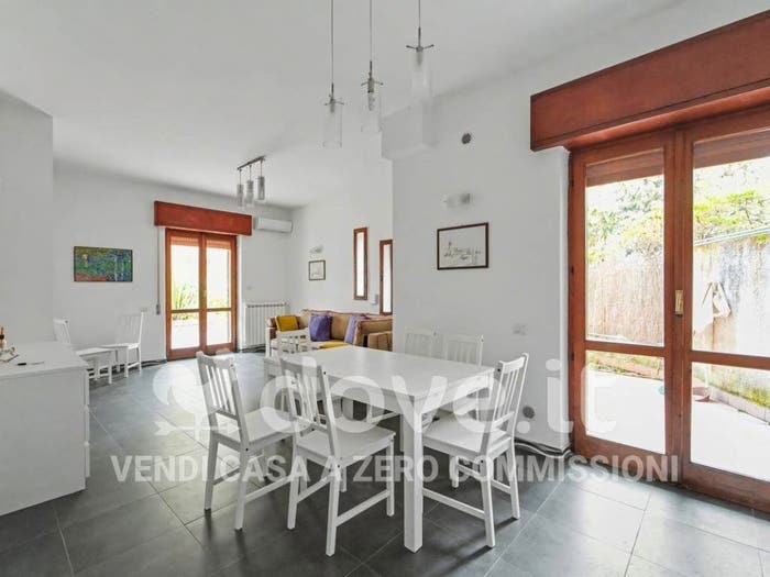 Appartamento quadrilocale in vendita in Via Livorno, Aci Trezza, Aci Castello