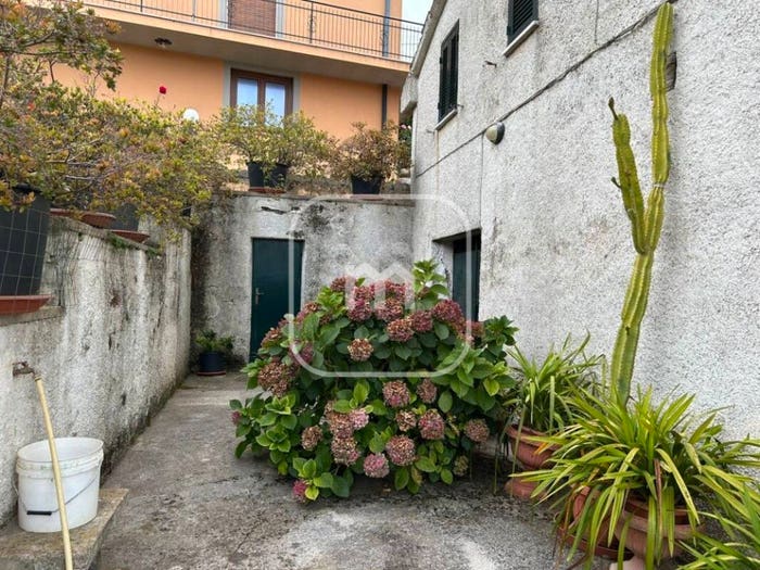 Casa con 6 locali in vendita in Via Selvatico, Artena
