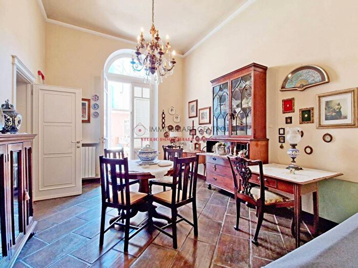 Casa con 6 locali in vendita in Viale Daniele Manin, Lungomare, Viareggio
