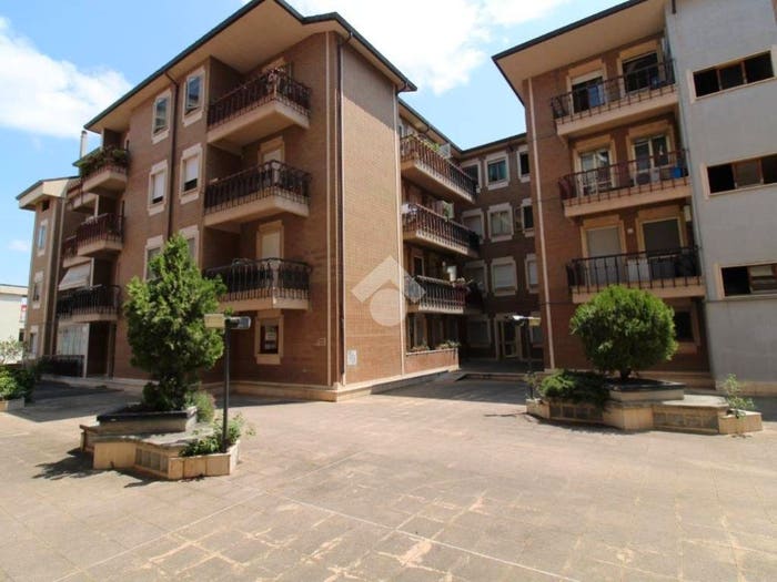 Appartamento con 5 locali in vendita in Via Luigi D'Amato, Semicentro, Campobasso