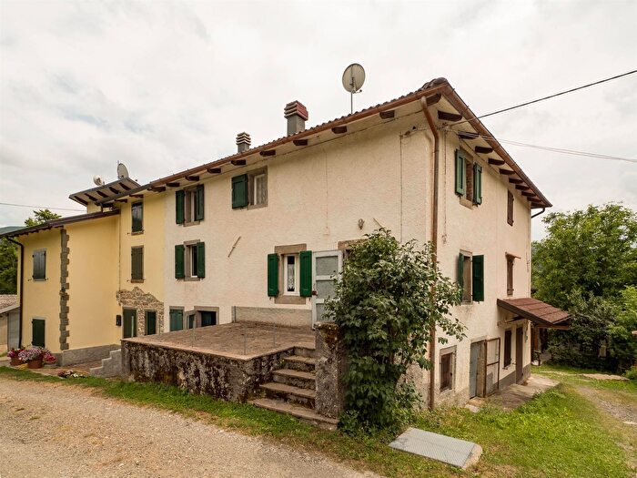 Casa quadrilocale in vendita in Frassinoro
