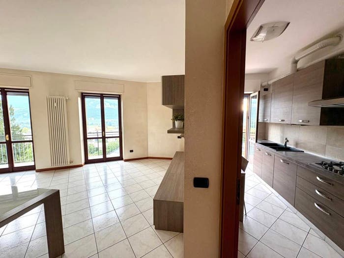 Appartamento trilocale in vendita in Via Statale, Centro, Airuno