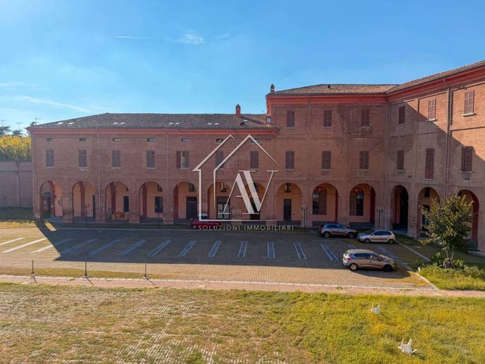 Appartamento con 6 locali in vendita in Via Quaini, Centro Storico, Imola