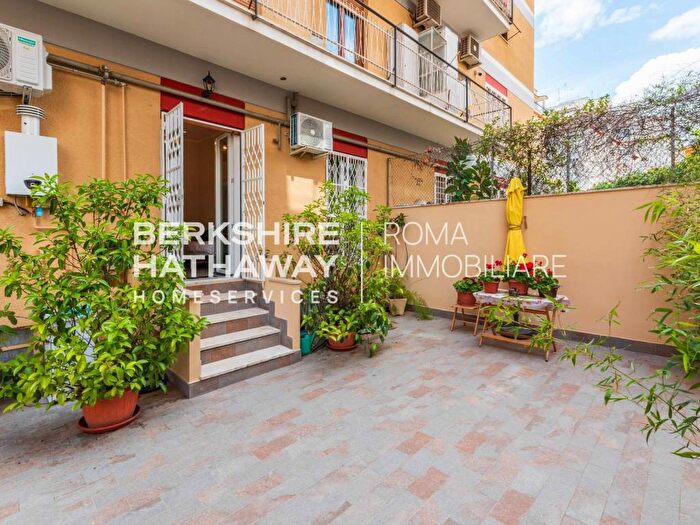 Appartamento quadrilocale in vendita in Via Tommaso da Celano, Appio Latino, Roma