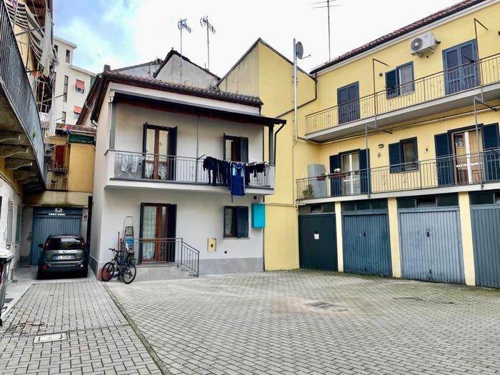 Casa quadrilocale in vendita in Via Andrea Vochieri, Borgo Rovereto Piscina, Alessandria