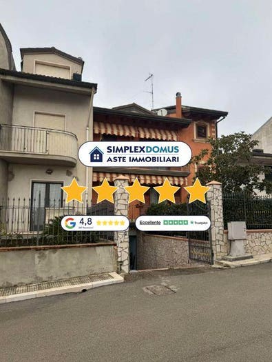 Appartamento con 6 locali in vendita in Via Basilicata, Palazzo San Gervasio