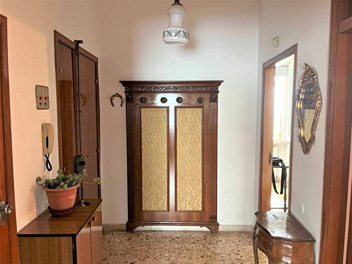 Appartamento con 6 locali in vendita in Via Martin Luther King, Centro, Urbino