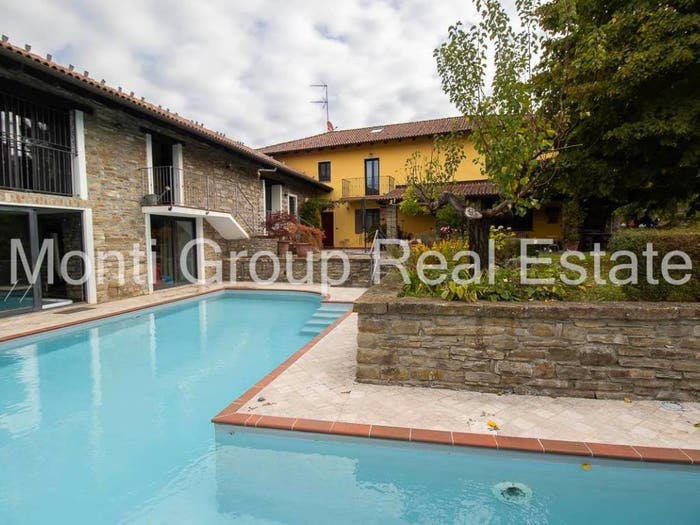 Casa con 6 locali in vendita in Ponti