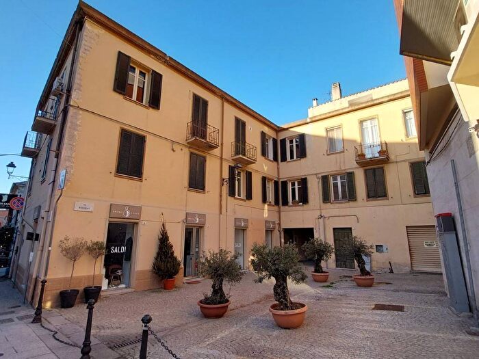Casa con 6 locali in vendita in Via Risorgimento, Centro Storico, Olbia