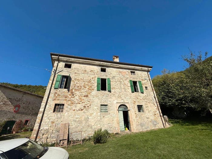 Casa con 5 locali in vendita in Via Casanuova, Calestano