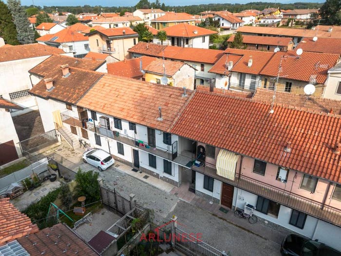 Appartamento trilocale in vendita in Piazza San Mauro, Buscate