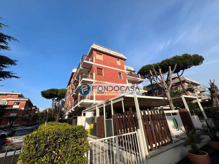 Appartamento trilocale in vendita in via pisa, Marina di Massa Centro, Massa