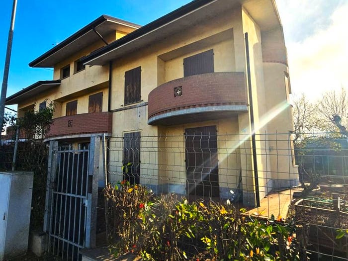 Casa con 6 locali in vendita in Via Confine, Correggioverde, Dosolo