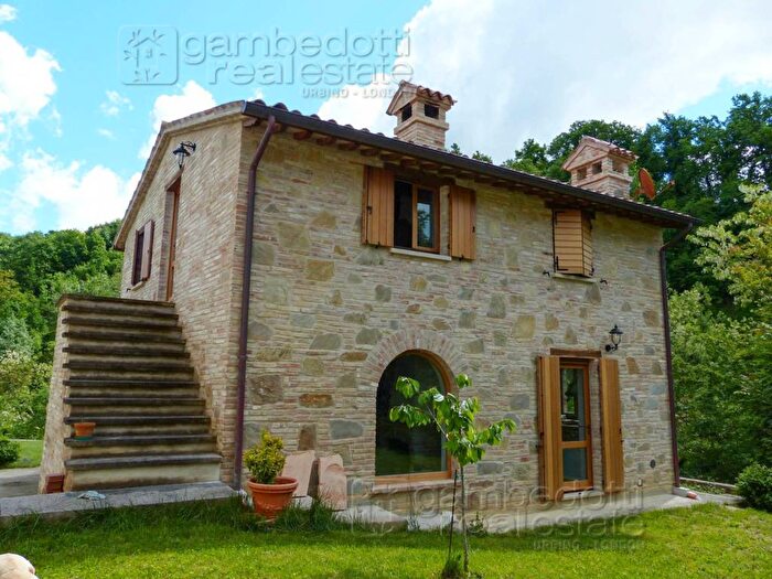 Casa con 6 locali in vendita in Urbino