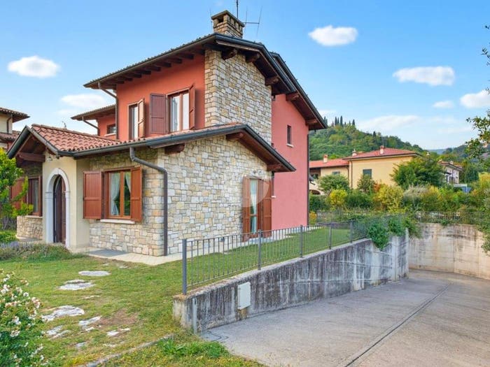 Casa quadrilocale in vendita in Via del Lavatoio, Piazza, Gussago