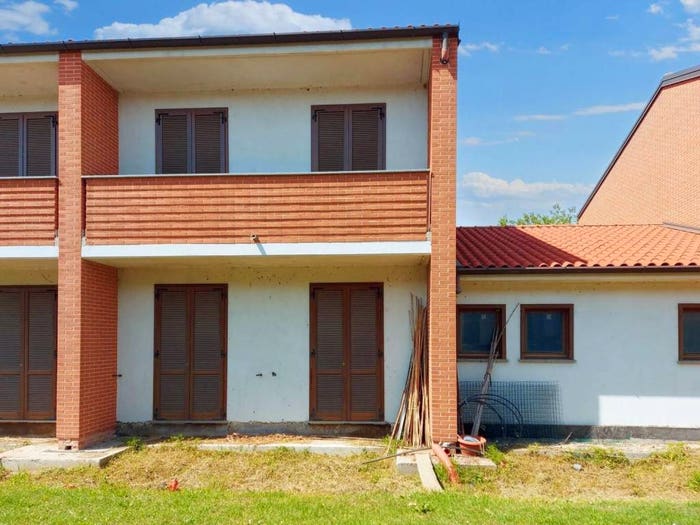 Casa quadrilocale in vendita in Via Giovanni Paolo II N snc, Valera Fratta