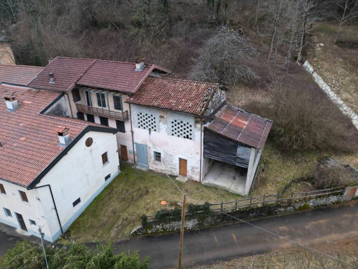 Casa con 6 locali in vendita in Centro, Posina