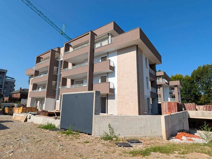 Appartamento trilocale in vendita in Via Novembre, Centro, Caronno Pertusella