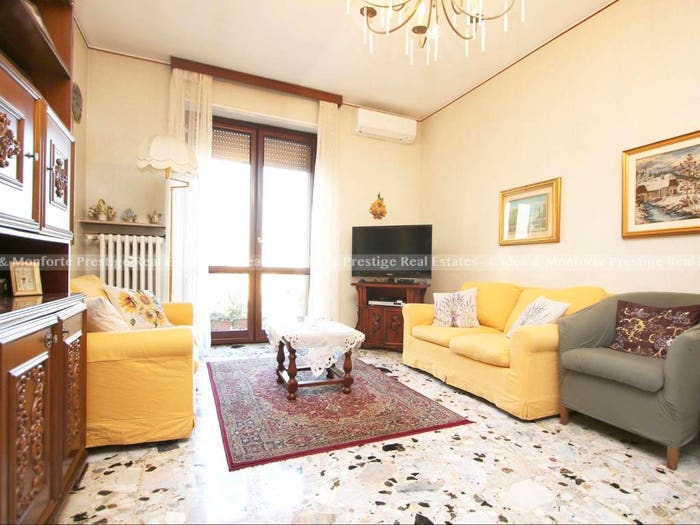 Appartamento trilocale in vendita in Via Curio Dentato, Giambellino, Milano