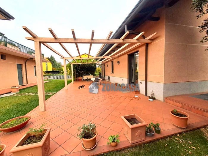 Casa con 6 locali in vendita in Via Giuseppe Garibaldi, Cassano Magnago