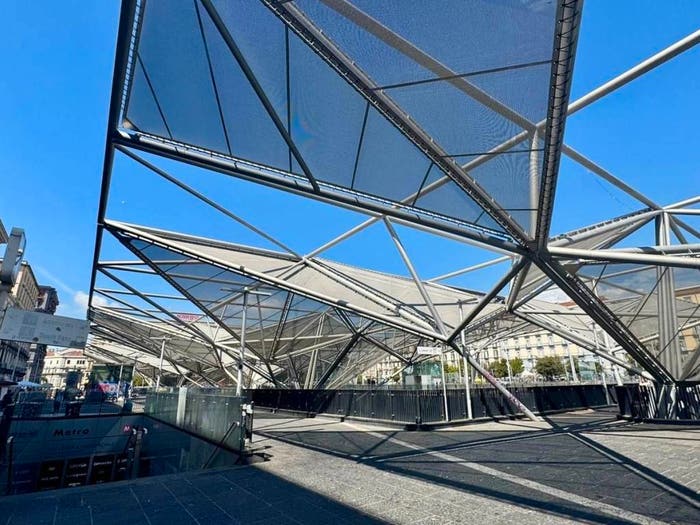 Appartamento con 5 locali in vendita in Piazza Giuseppe Garibaldi, Garibaldi Ferrovia, Napoli