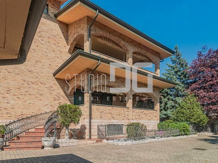 Casa quadrilocale in vendita in Via Zara, Centro, Limbiate