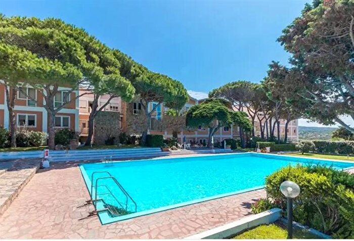 Appartamento trilocale in vendita in Via Arno, Santa Teresa Gallura