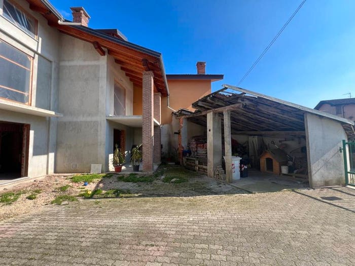 Casa con 6 locali in vendita in Via Villanova, Centro, Giaveno