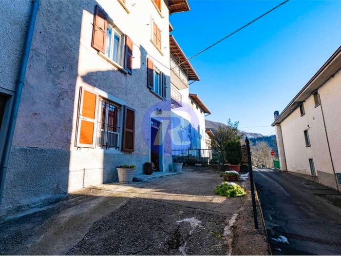Appartamento con 5 locali in vendita in via Tassone, Costa Serina