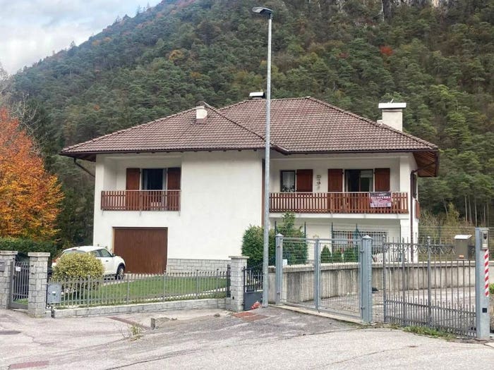 Casa con 6 locali in vendita in Via Pinzolo C, Centro, Tione di Trento
